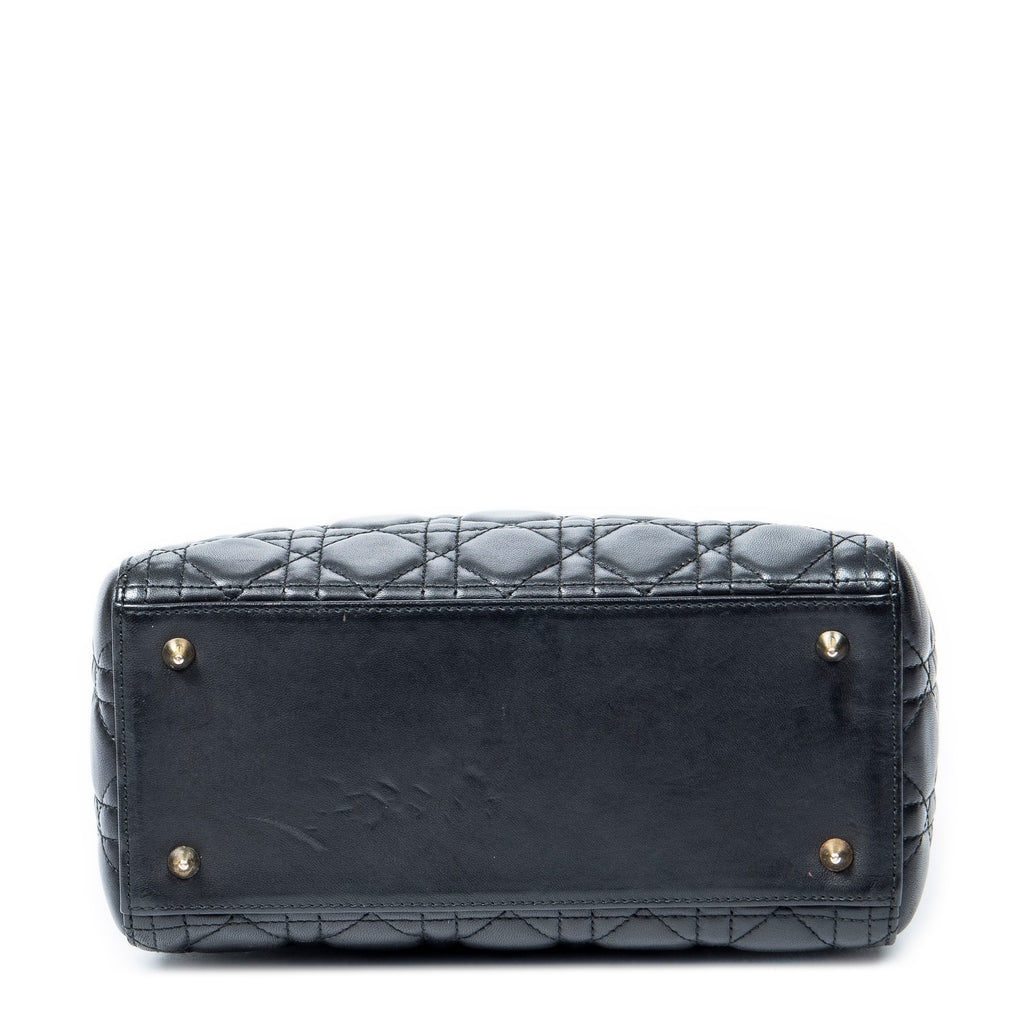 Bolso de hombro mediano Lady Dior con cremallera de piel de cordero Cannage negra