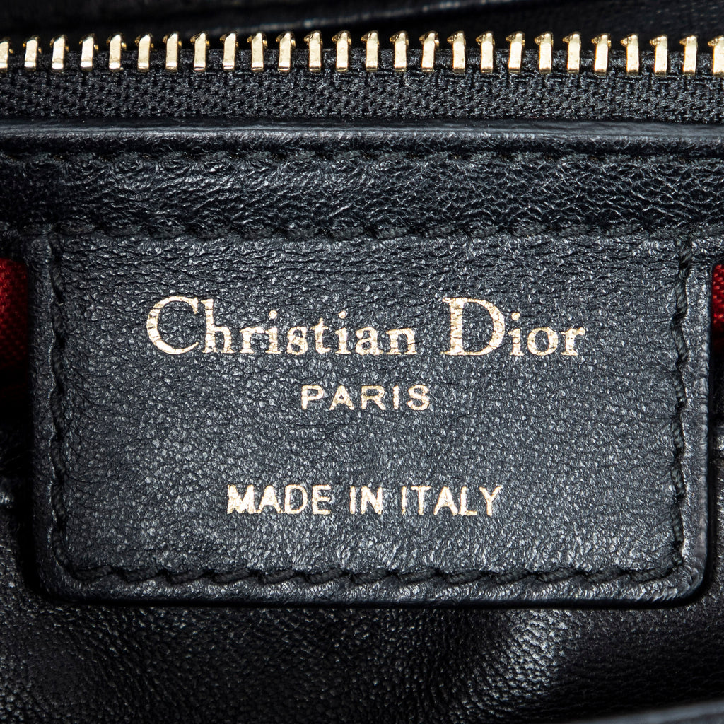 Bolso de hombro mediano Lady Dior con cremallera de piel de cordero Cannage negra