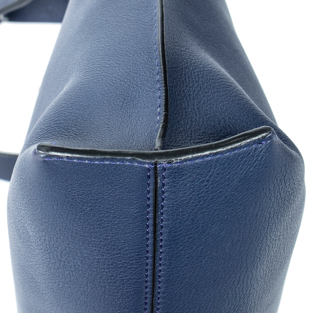 Shoulder Bag Medium T Messenger Navy Calfskin Leather