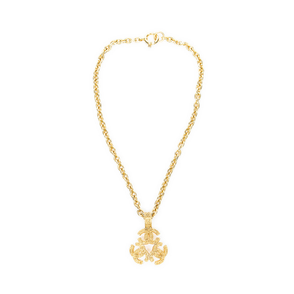 Collar de triple colgante CC Cadena bañada en oro