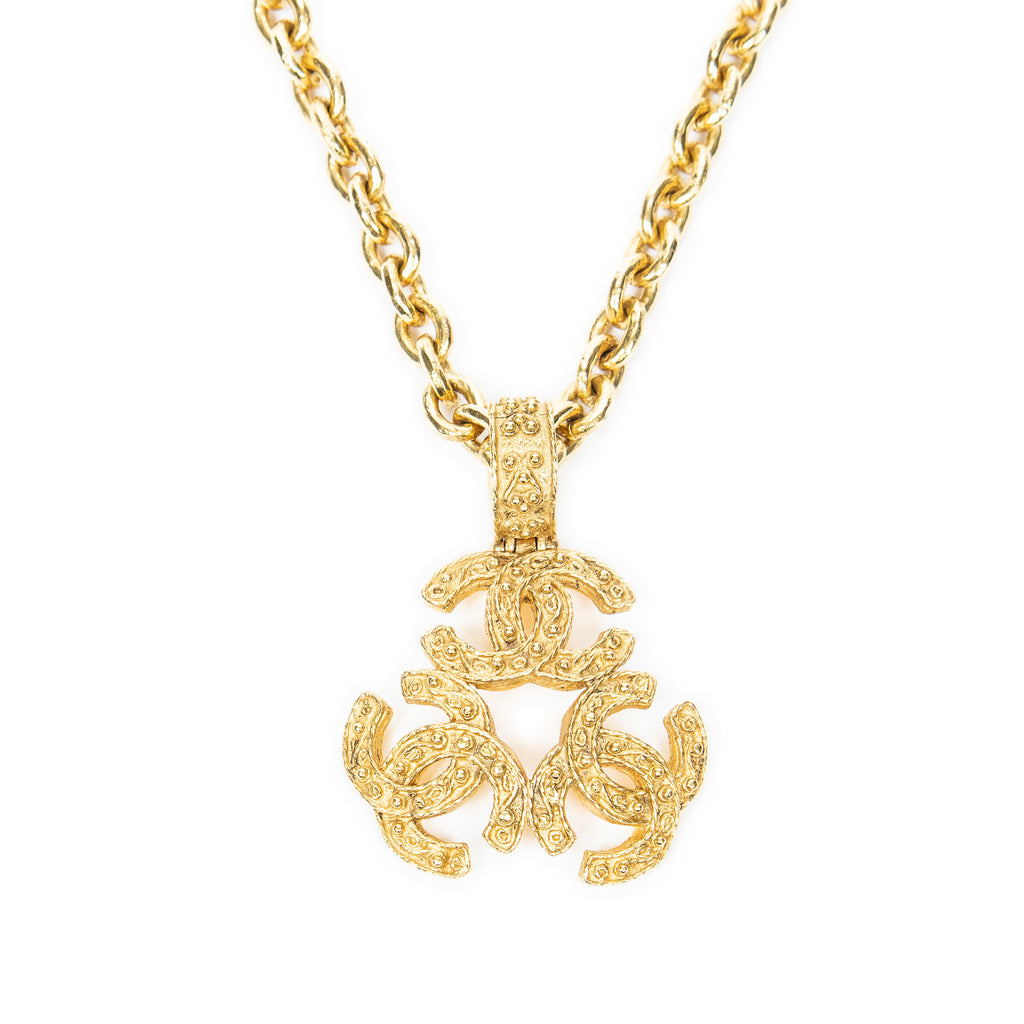Collar de triple colgante CC Cadena bañada en oro