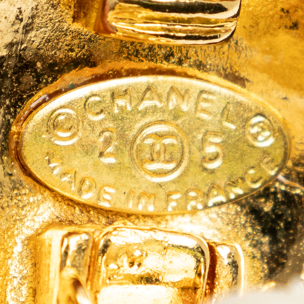Pendientes CC redondos de clip chapados en oro