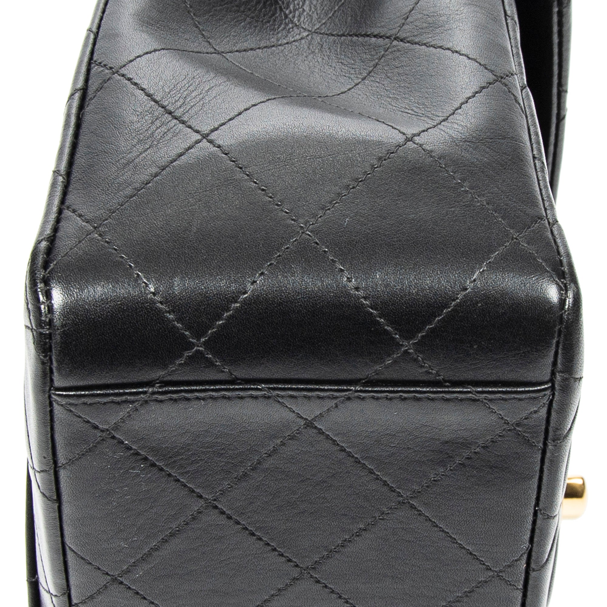 Bolso de Hombro Maxi Jumbo XL con Solapa de Piel de Cordero Acolchada Negra