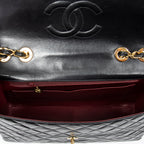 Bolso de Hombro Maxi Jumbo XL con Solapa de Piel de Cordero Acolchada Negra