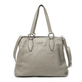 Bolso de hombro Tote con cremallera central de cuero de becerro granulado gris