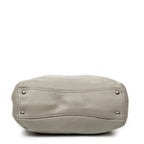 Bolso de hombro Tote con cremallera central de cuero de becerro granulado gris