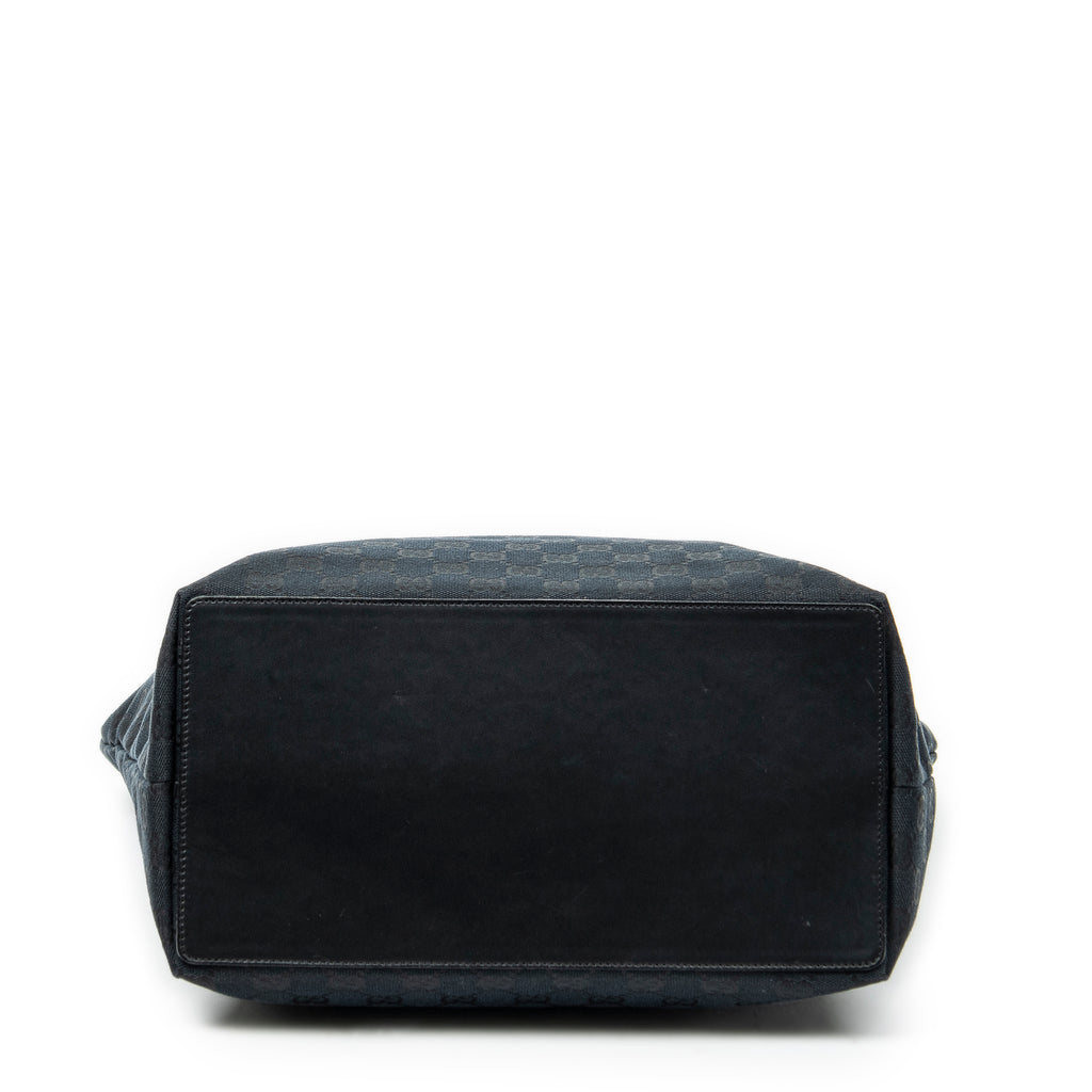 Bolso de mano grande vertical abierto de lona negra con monograma