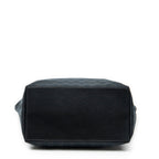 Bolso de mano grande vertical abierto de lona negra con monograma