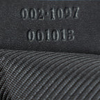 Bolso de mano grande vertical abierto de lona negra con monograma