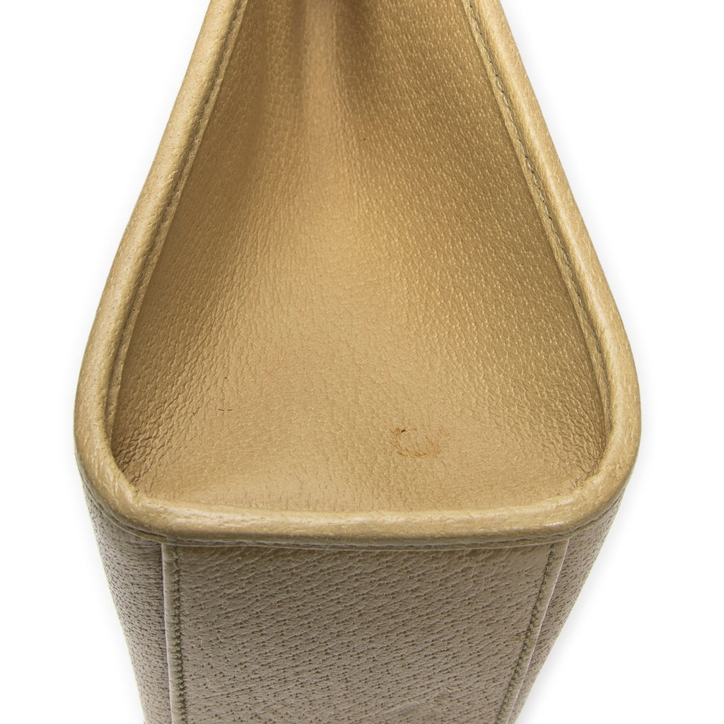 Bolso de hombro Jackie Tote cuadrado de piel de becerro graneada beige