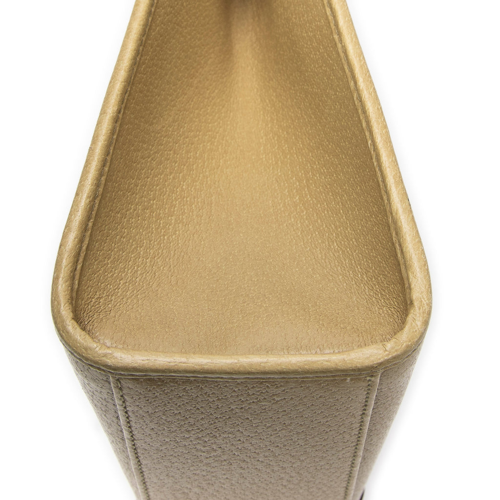 Bolso de hombro Jackie Tote cuadrado de piel de becerro graneada beige
