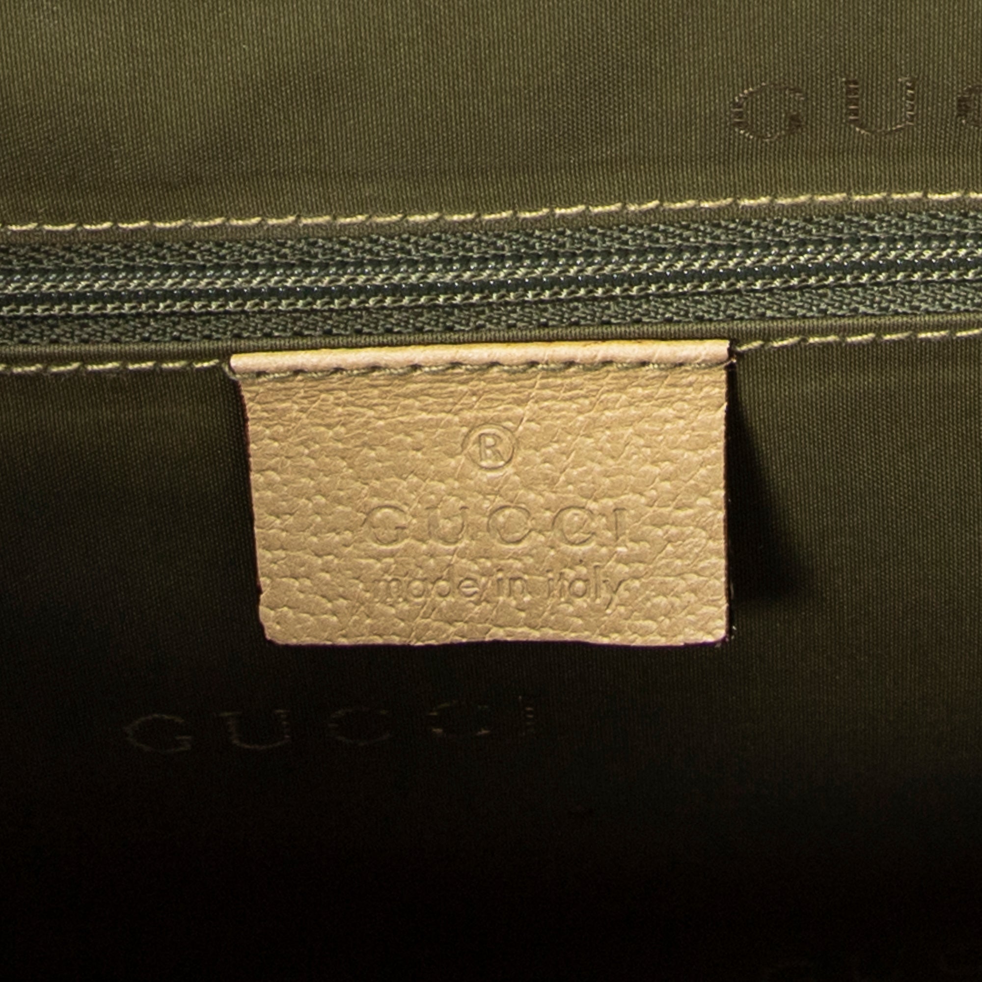Bolso de hombro Jackie Tote cuadrado de piel de becerro graneada beige