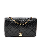Bolso de hombro Mademoiselle Full Flap de cuero de cordero acolchado negro