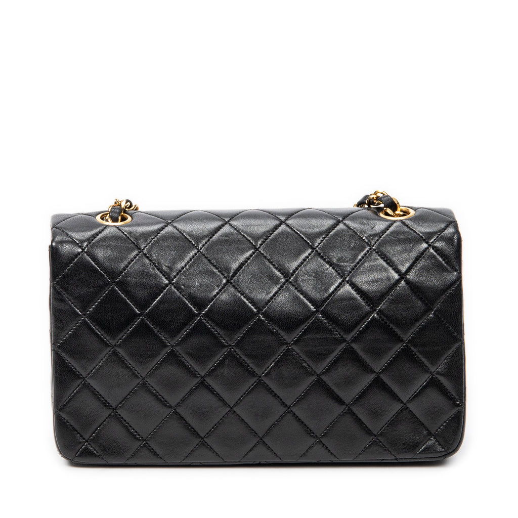 Bolso de hombro Mademoiselle Full Flap de cuero de cordero acolchado negro