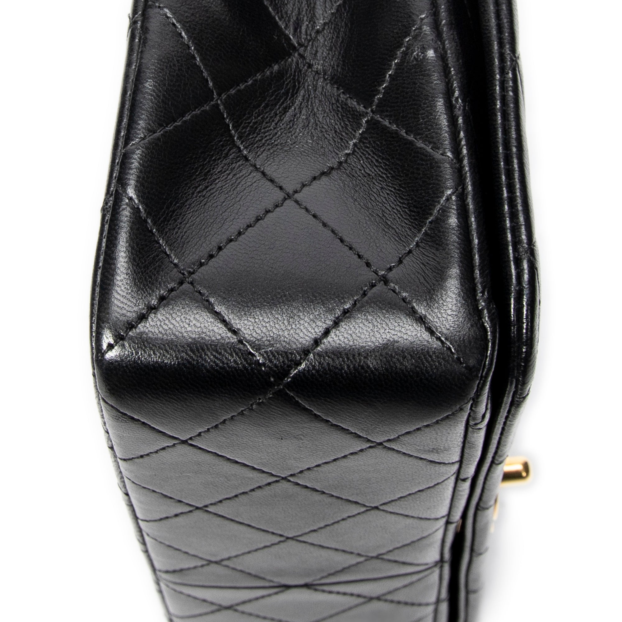 Bolso de hombro Mademoiselle Full Flap de cuero de cordero acolchado negro