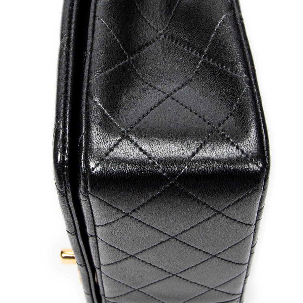Bolso de hombro Mademoiselle Full Flap de cuero de cordero acolchado negro