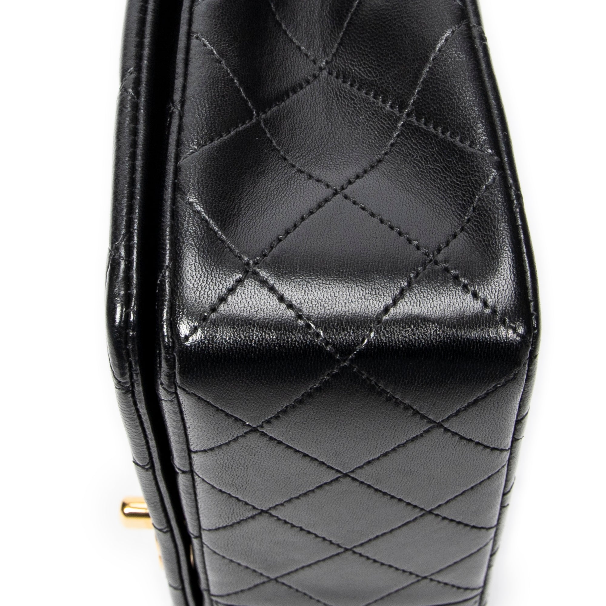 Bolso de hombro Mademoiselle Full Flap de cuero de cordero acolchado negro