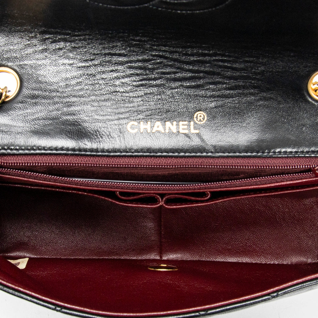 Bolso de hombro Mademoiselle Full Flap de cuero de cordero acolchado negro