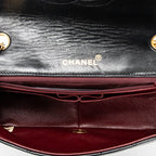 Bolso de hombro Mademoiselle Full Flap de cuero de cordero acolchado negro
