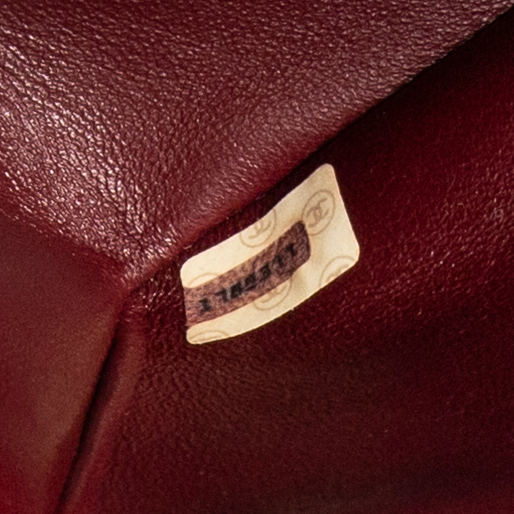 Bolso de hombro Mademoiselle Full Flap de cuero de cordero acolchado negro