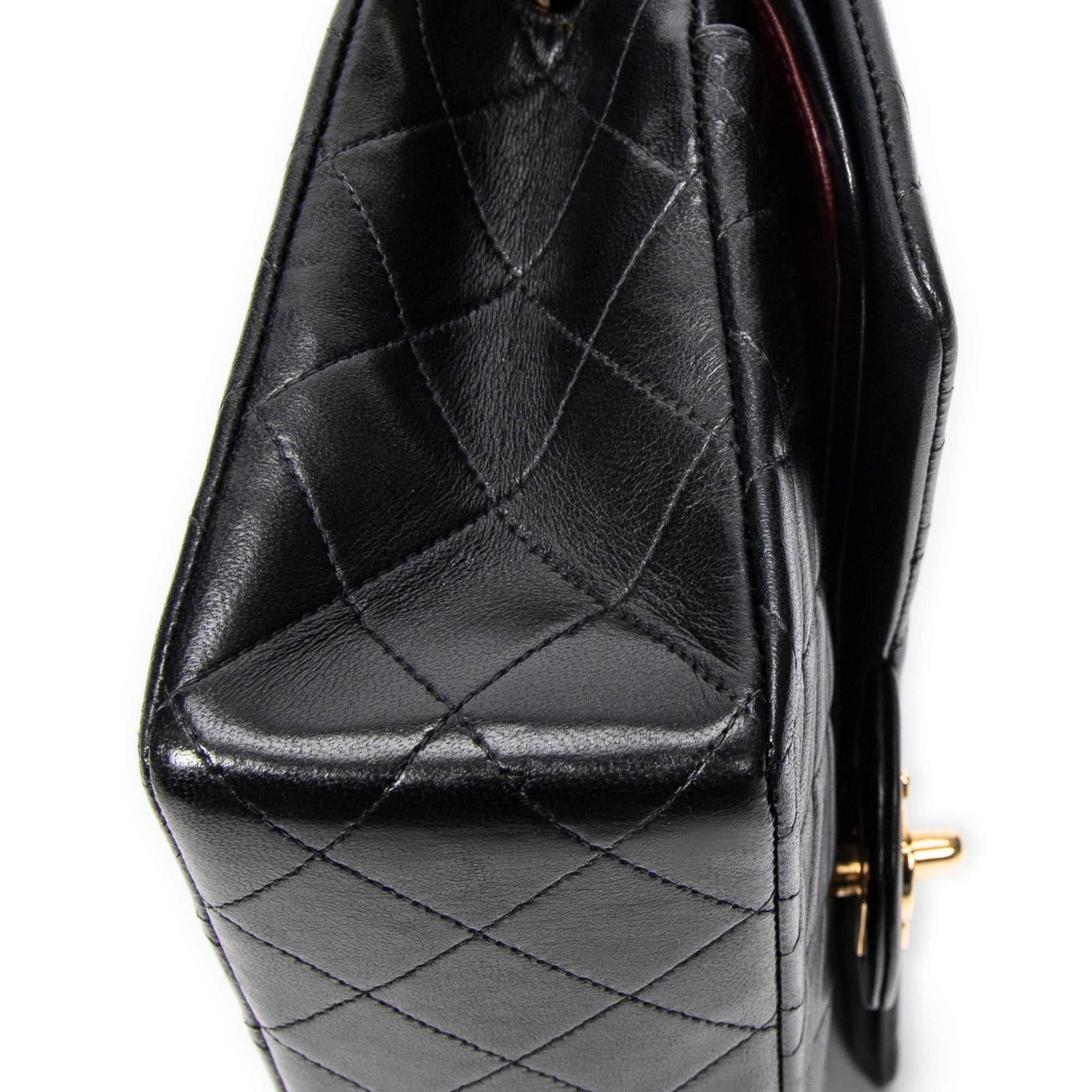 Shoulder bag Classic Double Flap 26 Black Quilted Lambskin Leather