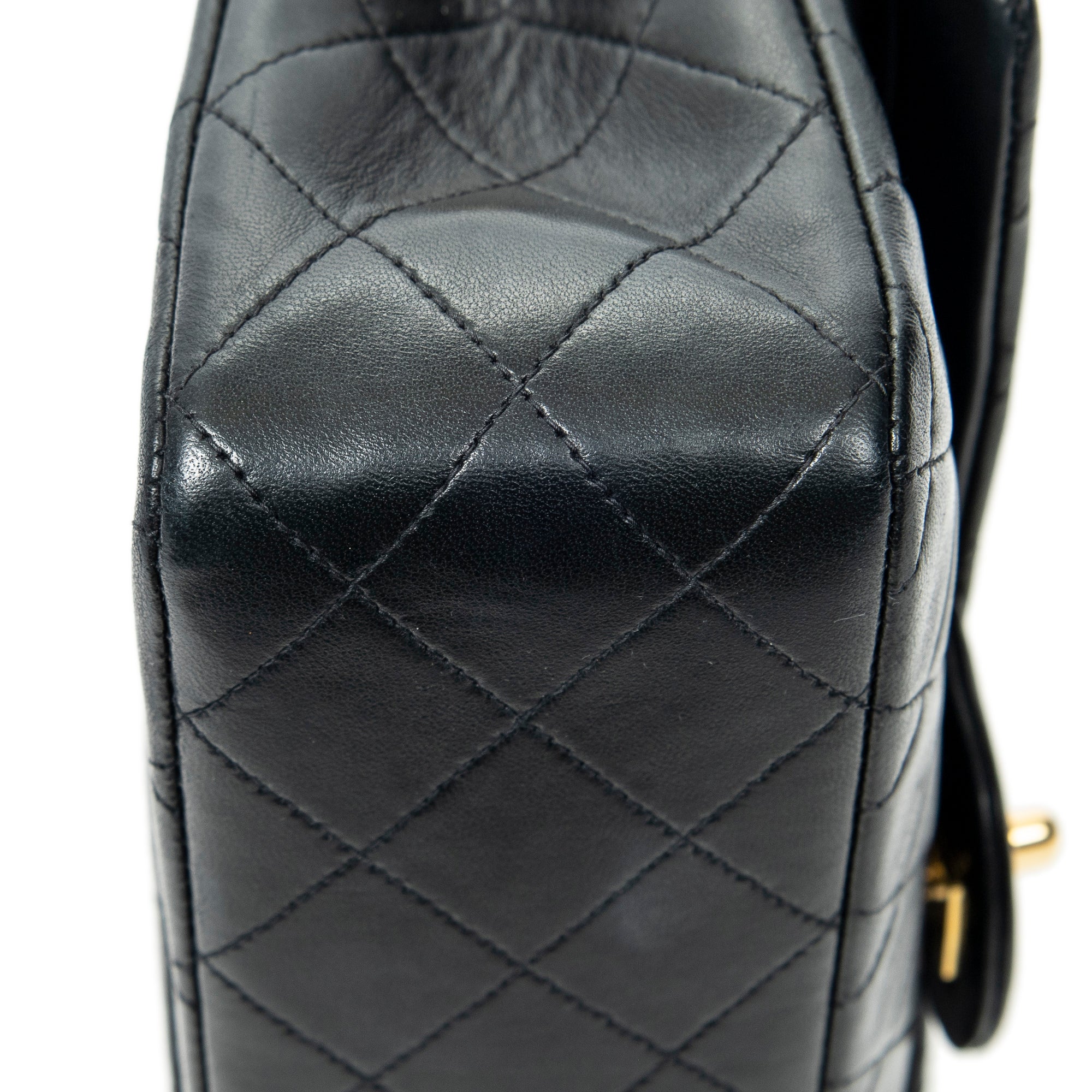 Shoulder bag Classic Double Flap 26 Black Quilted Lambskin Leather