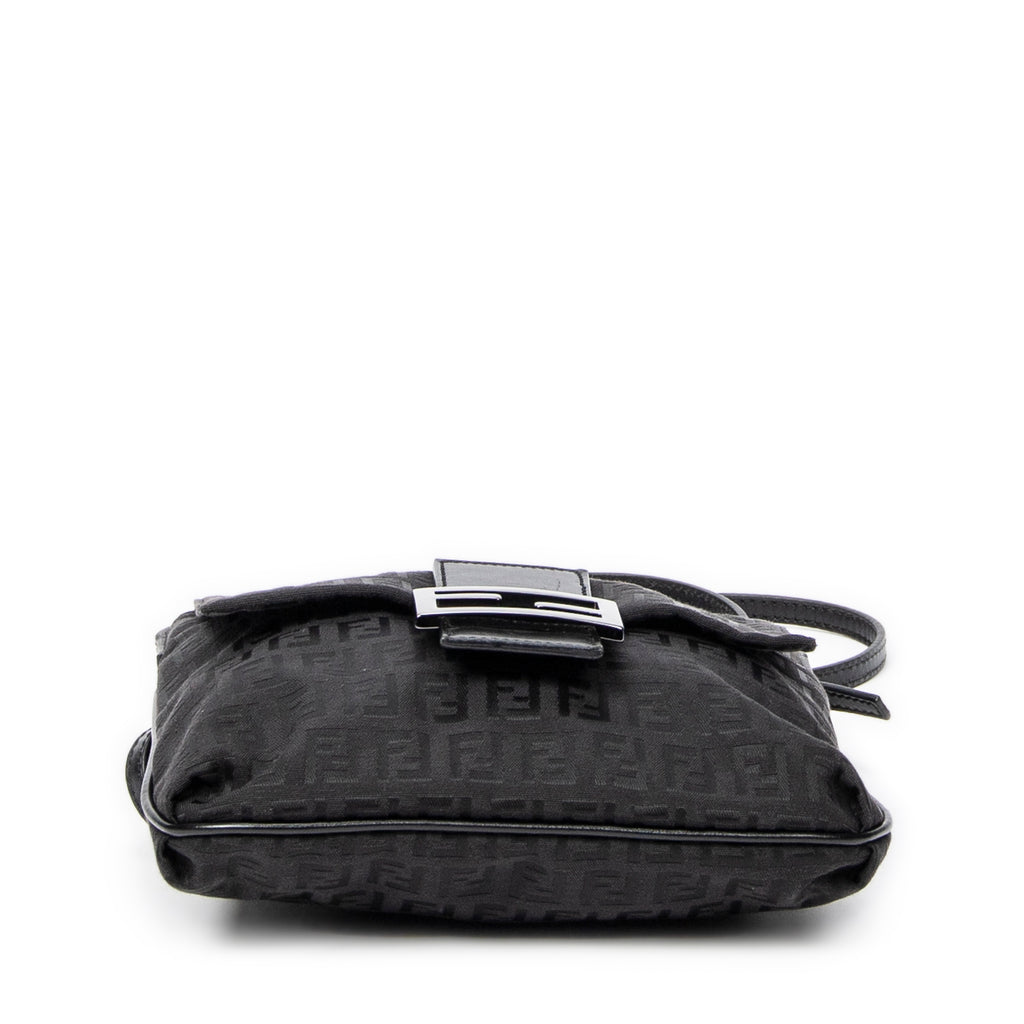 Bolso de hombro con solapa pequeña y bandolera de lona Zucchino negra