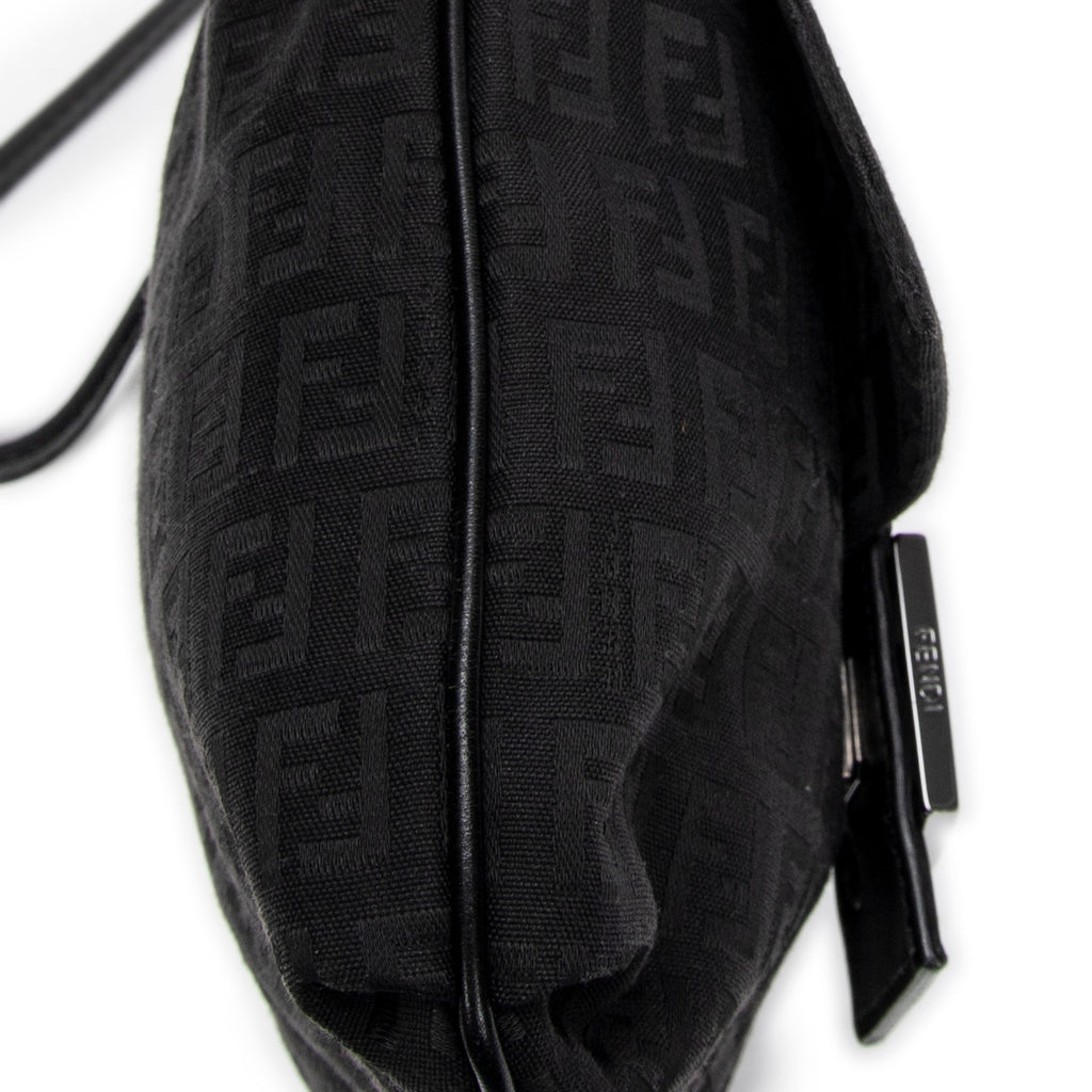 Bolso de hombro con solapa pequeña y bandolera de lona Zucchino negra