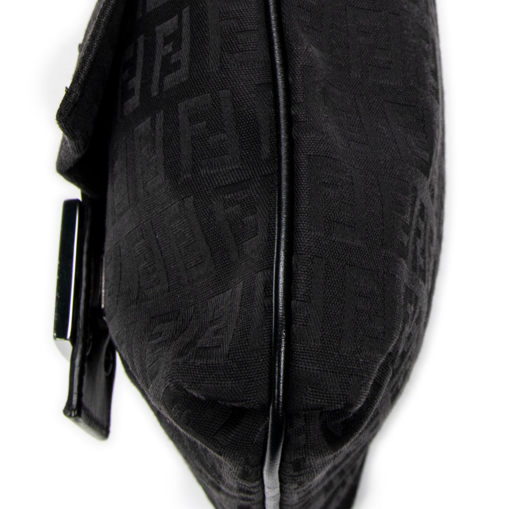 Bolso de hombro con solapa pequeña y bandolera de lona Zucchino negra