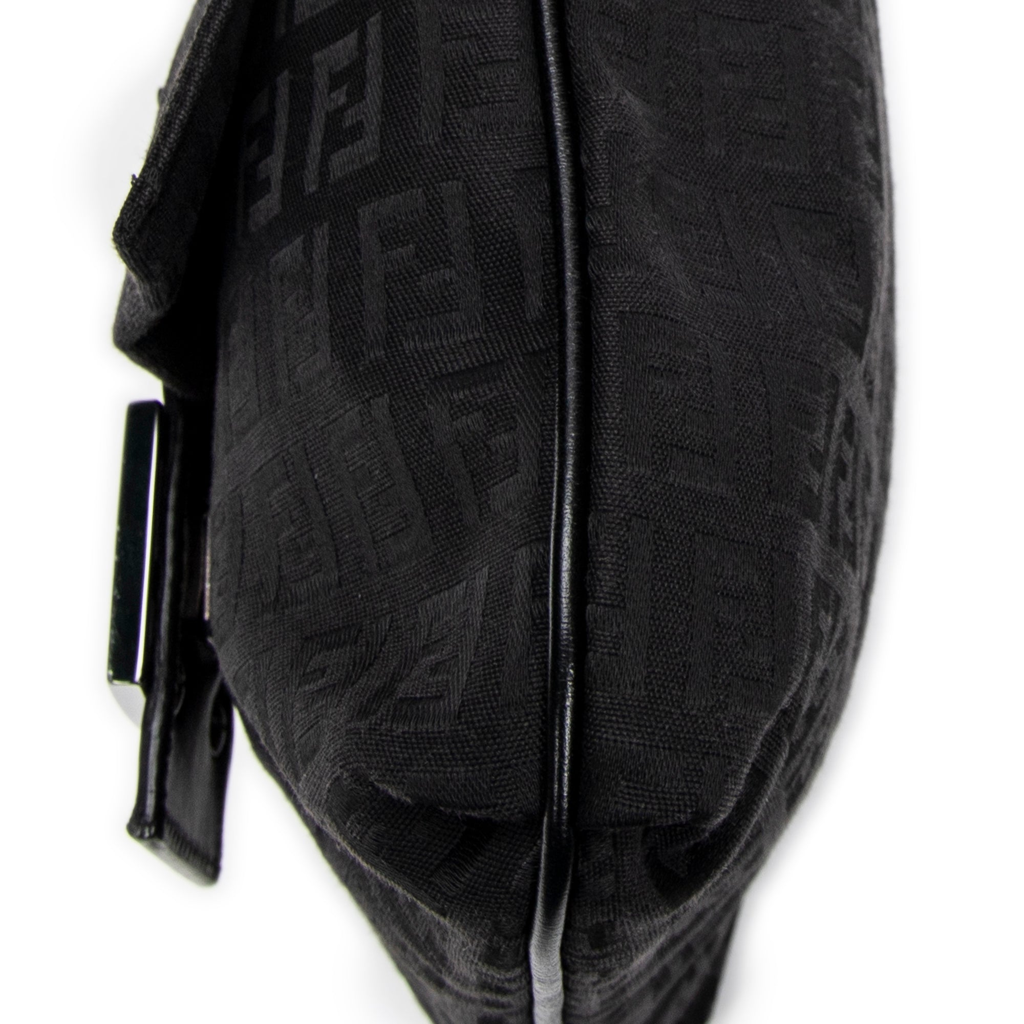 Bolso de hombro con solapa pequeña y bandolera de lona Zucchino negra