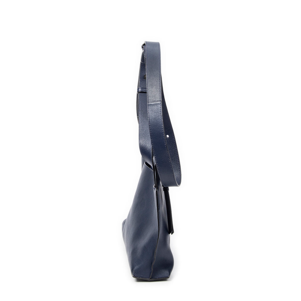 Shoulder Bag Medium T Messenger Navy Calfskin Leather