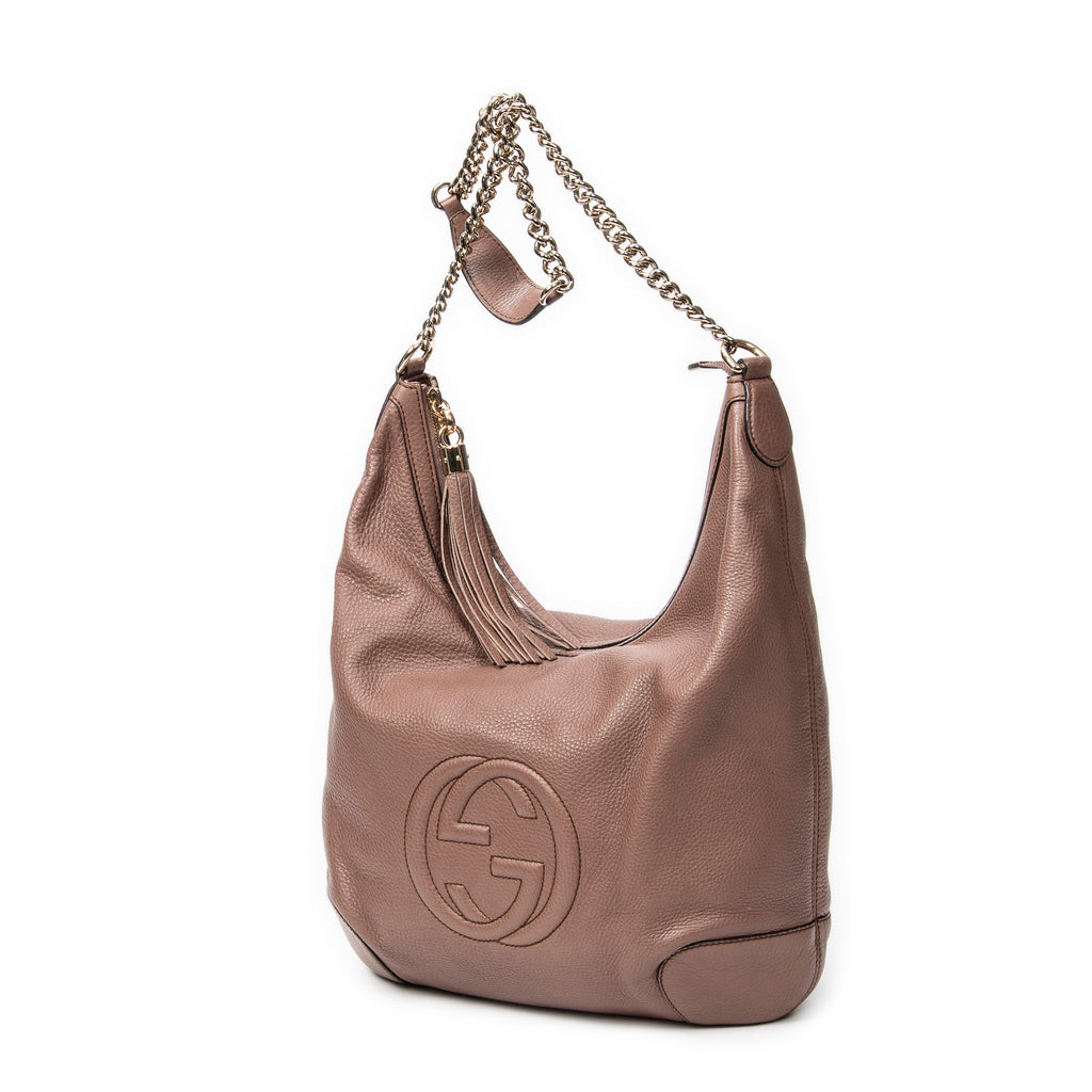 Bolso de hombro Soho con cadena, borla y piel de becerro granulada beige