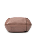 Bolso de hombro Soho con cadena, borla y piel de becerro granulada beige