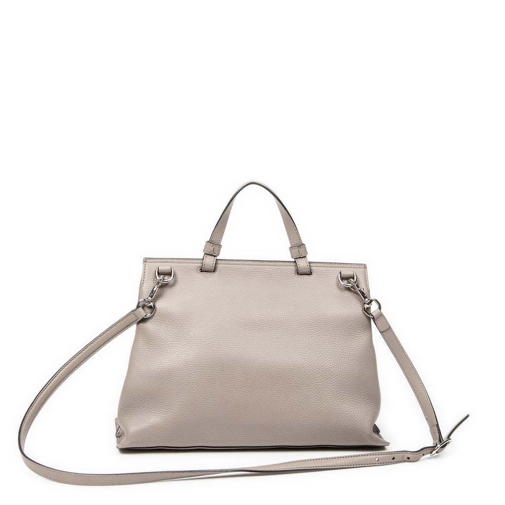 Bolso de hombro mediano de bambú, asa superior diaria, piel de becerro granulada gris