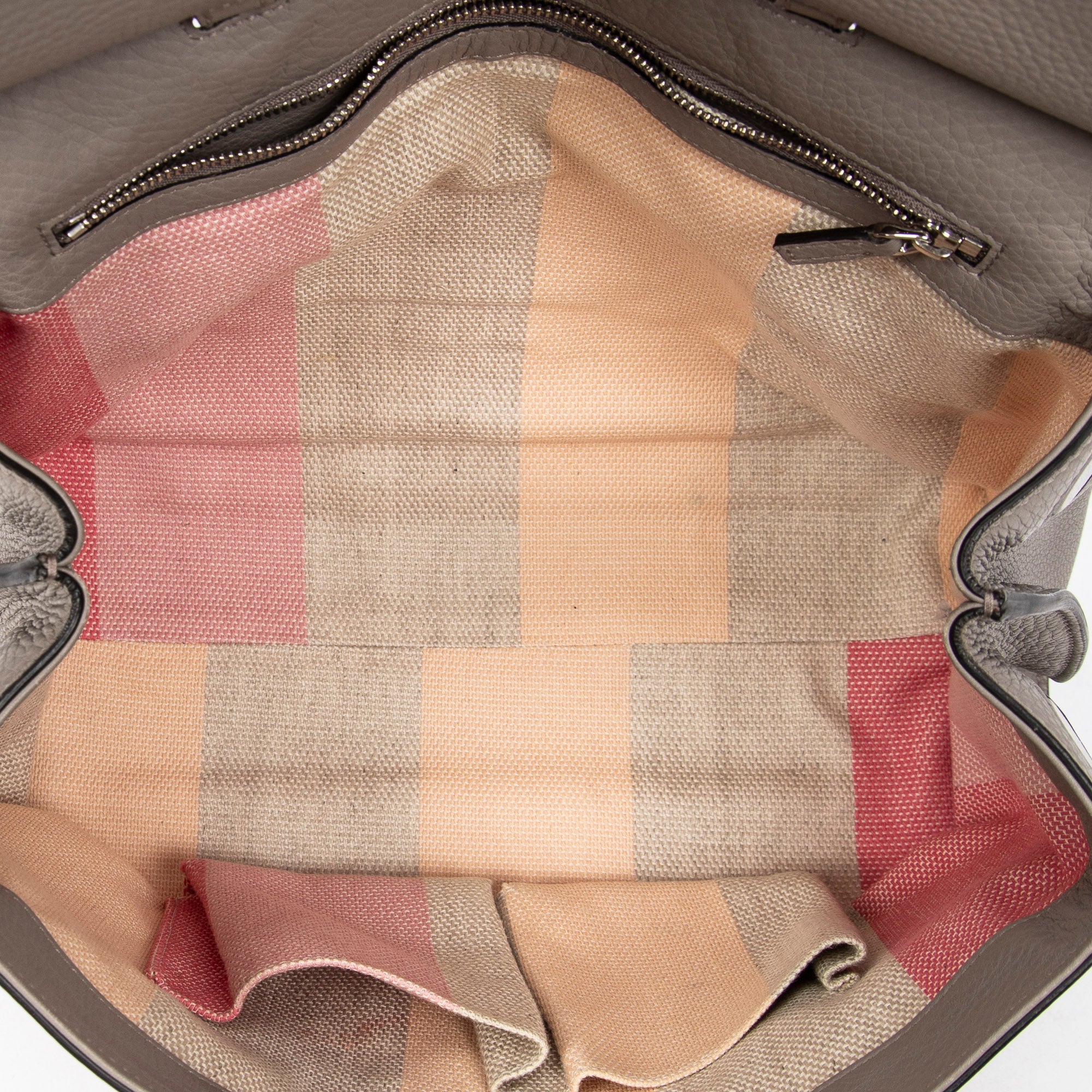 Bolso de hombro mediano de bambú, asa superior diaria, piel de becerro granulada gris