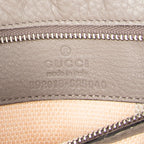 Bolso de hombro mediano de bambú, asa superior diaria, piel de becerro granulada gris