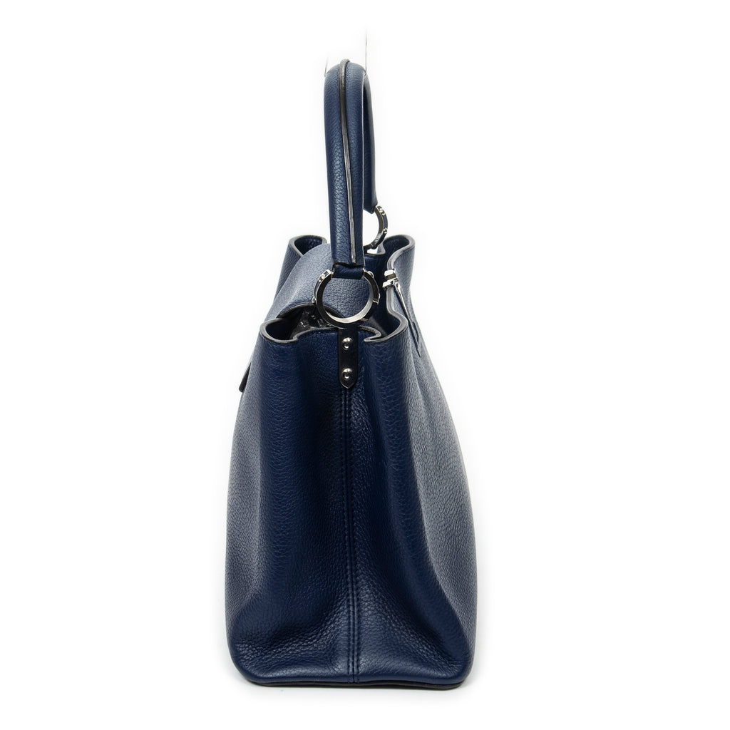 Handbag Capucines MM Navy Taurillon Clemence Leather