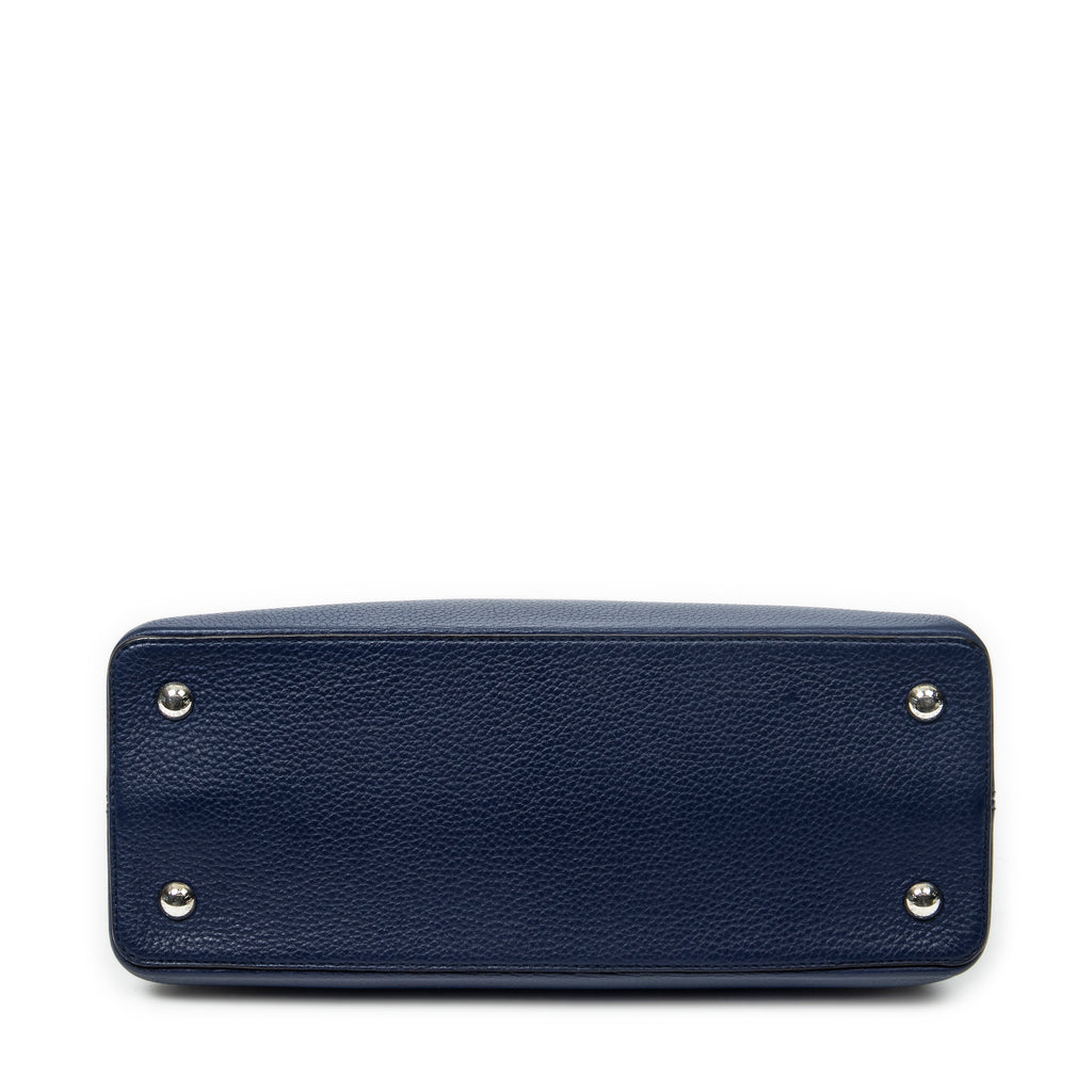 Handbag Capucines MM Navy Taurillon Clemence Leather