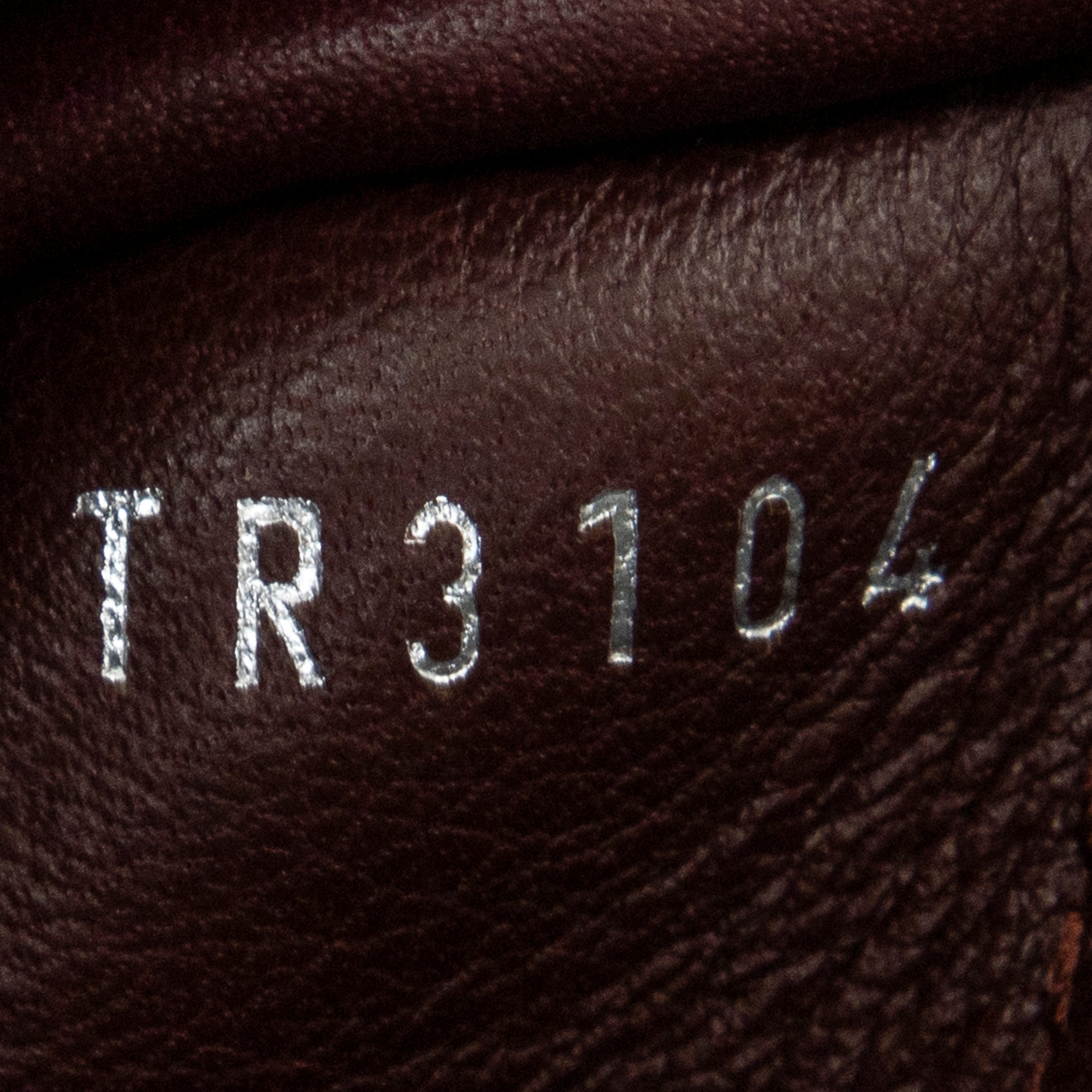 Handbag Capucines MM Navy Taurillon Clemence Leather