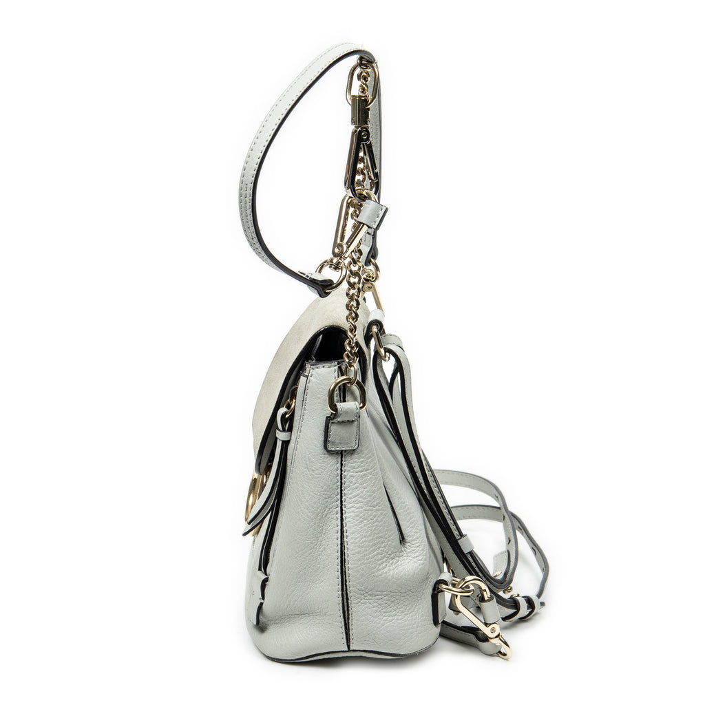 Mochila Pequeña Faye de Piel de Becerro Azul Claro