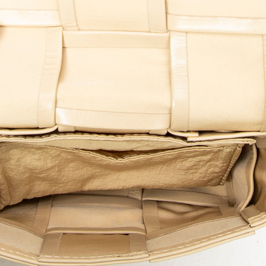 Bolso de hombro mini Cassette bandolera beige piel Intrecciato maxi