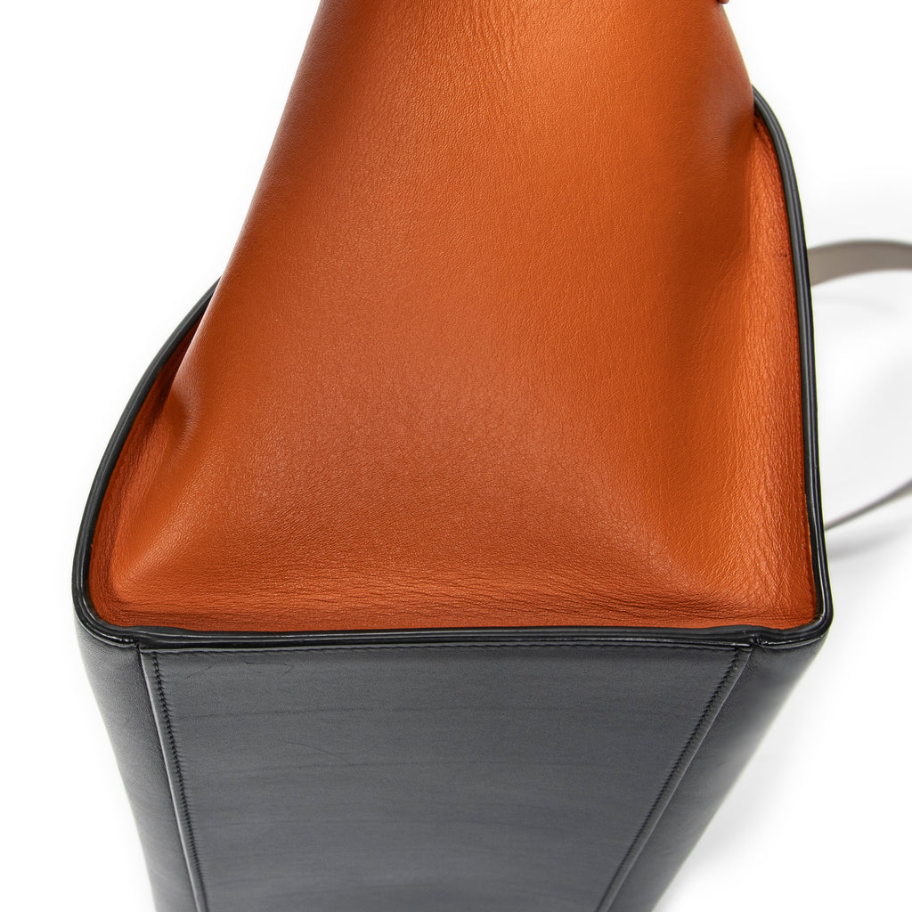 Bolso de Hombro Pequeño Trapecio Tricolor Piel de Becerro Gris