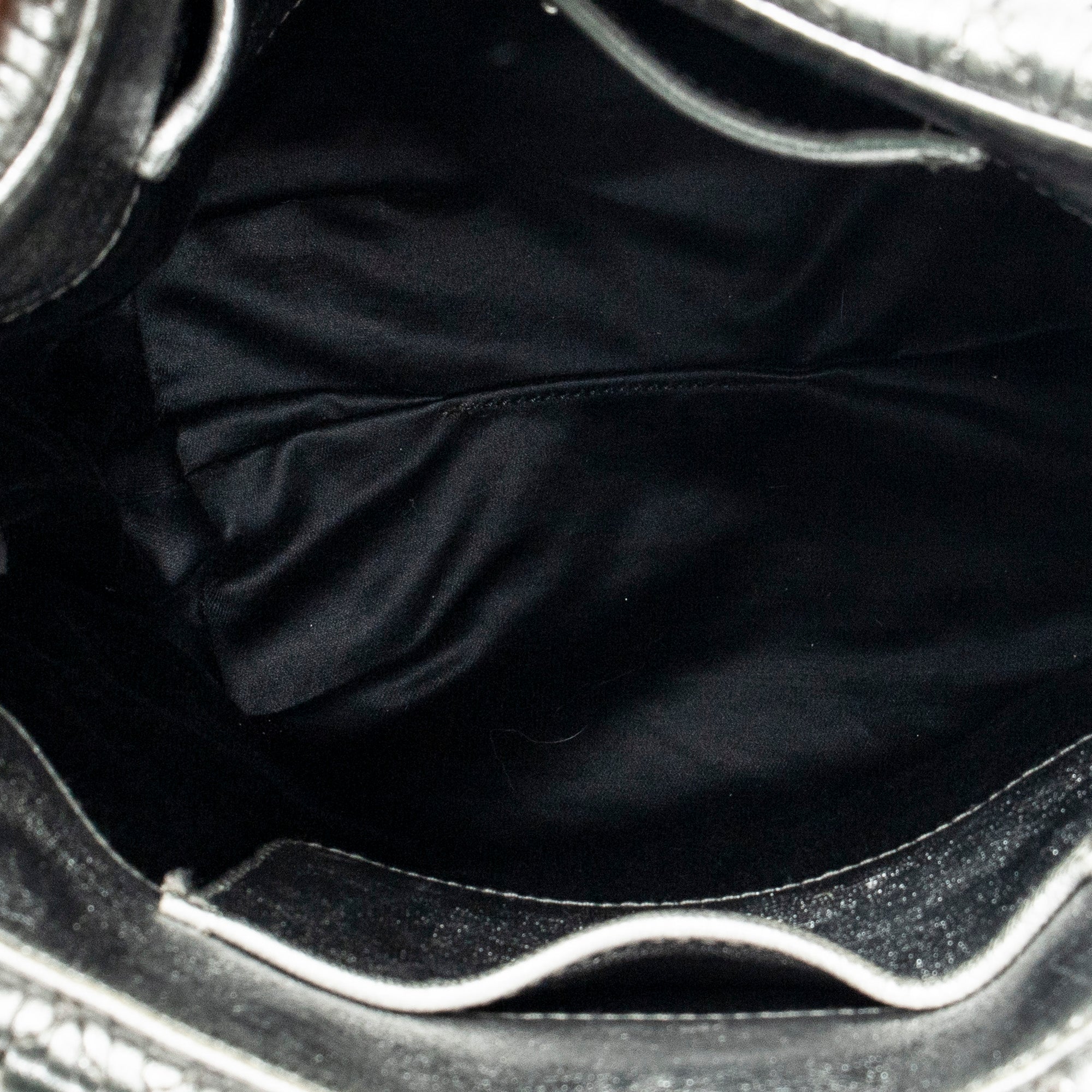 Bolso de mano pequeño con cierre de giro, bolso tote de cuero napa matelassé plateado metalizado