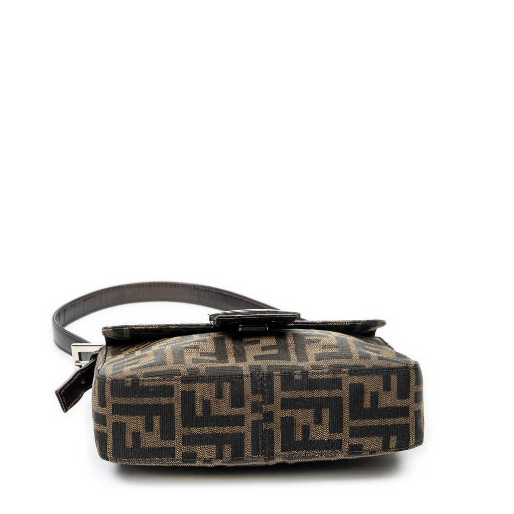 Bolso de Hombro Cuadrado con Solapa en Lona Zucca Color Canela