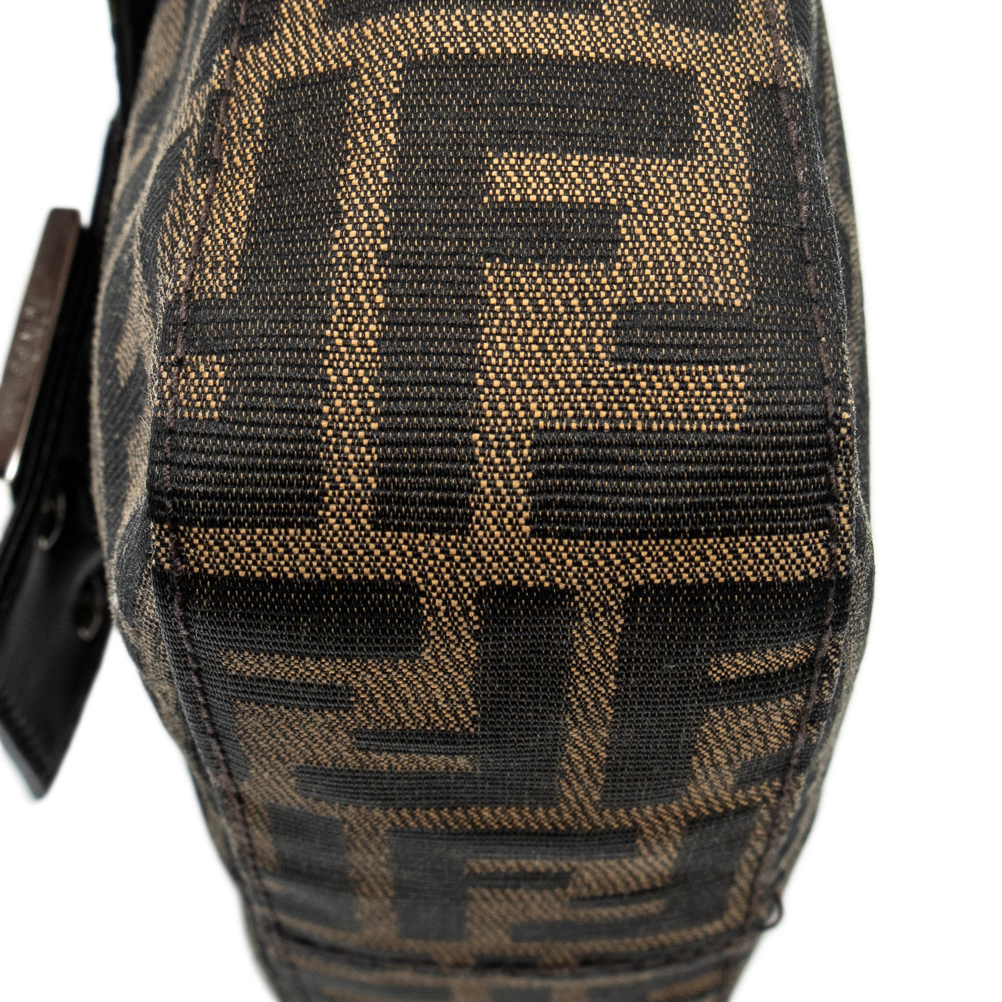 Bolso de Hombro Cuadrado con Solapa en Lona Zucca Color Canela