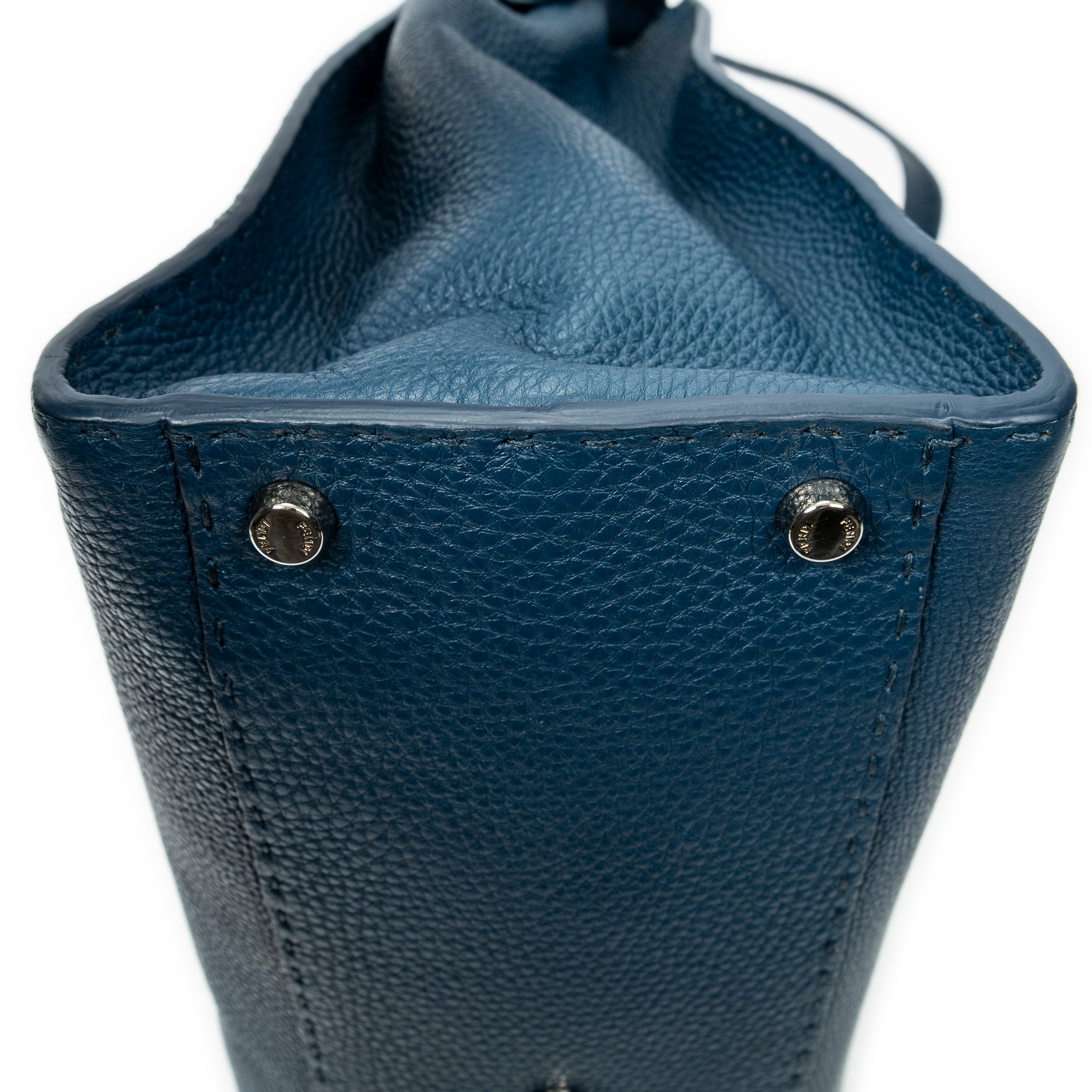 Bandolera grande Selleria Peekaboo de piel Selleria azul