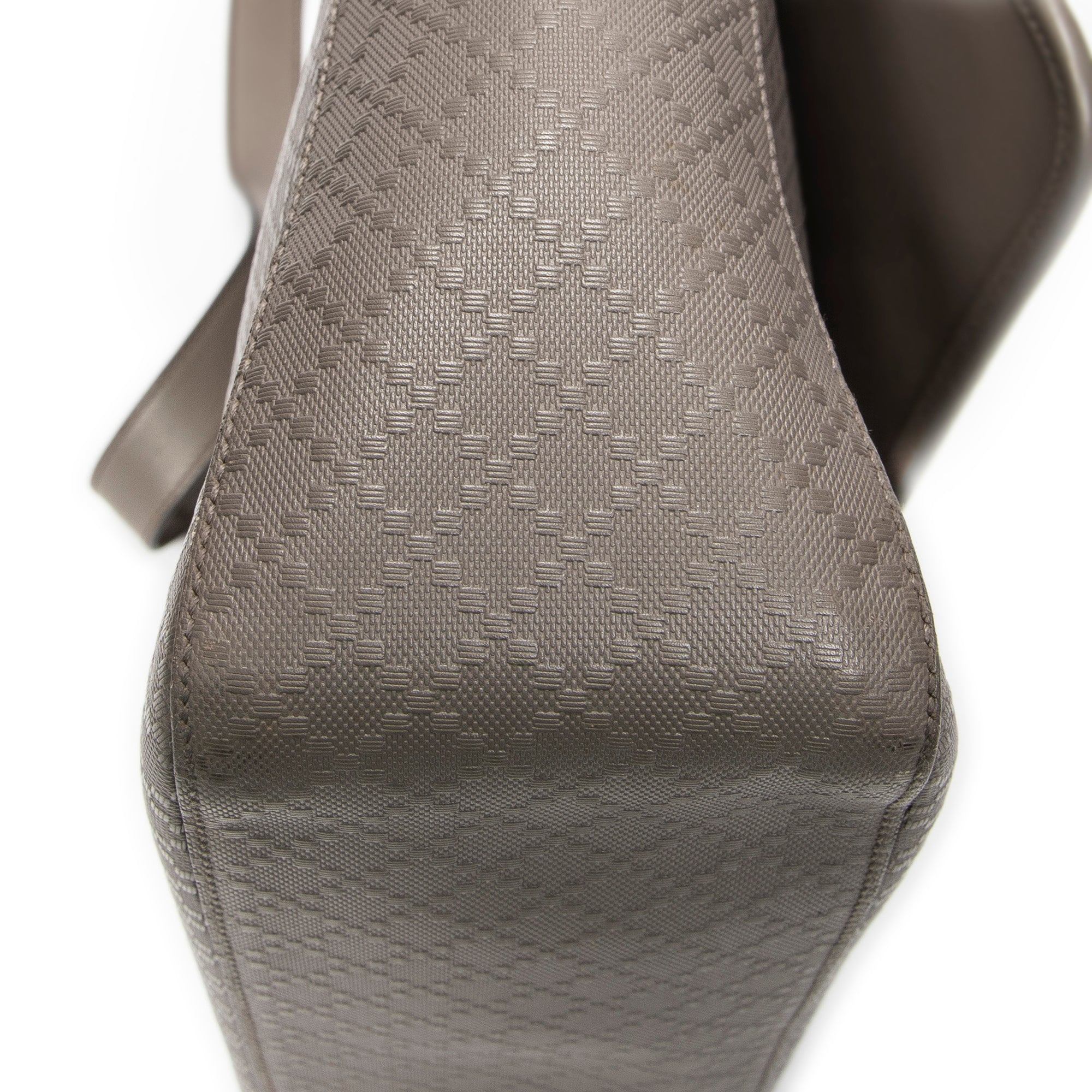 Bandolera Grande de Cuero Gris con Diamantes