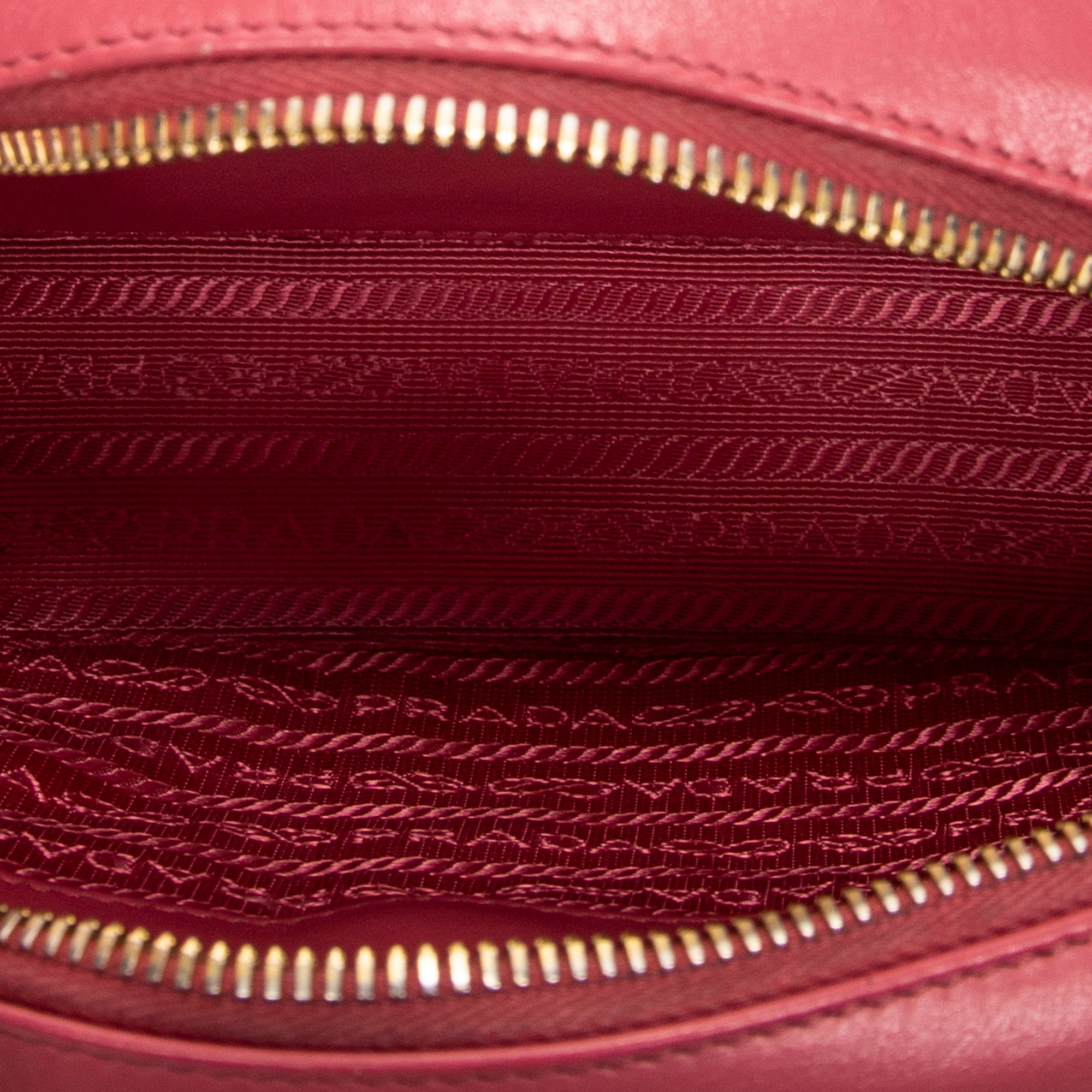 Bolso de hombro Oval Chain Crossbody de cuero matelassé rosa Diagramme