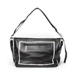 Bolso de hombro con solapa grande, tipo bandolera, de piel de becerro negra