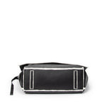 Bolso de hombro con solapa grande, tipo bandolera, de piel de becerro negra